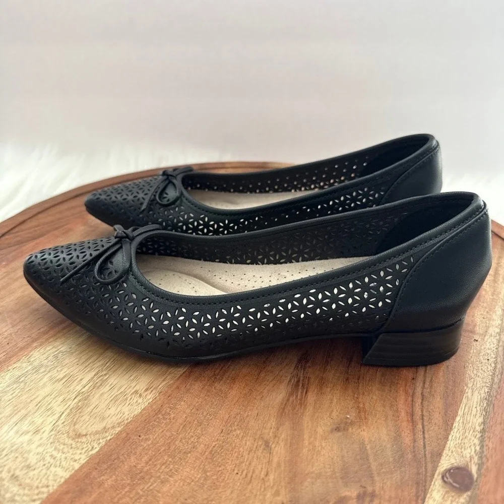 Clarks Natalyn Step Black Leather Laser Cut Bow Pointed Toe Pumps 5.5 M 26182036